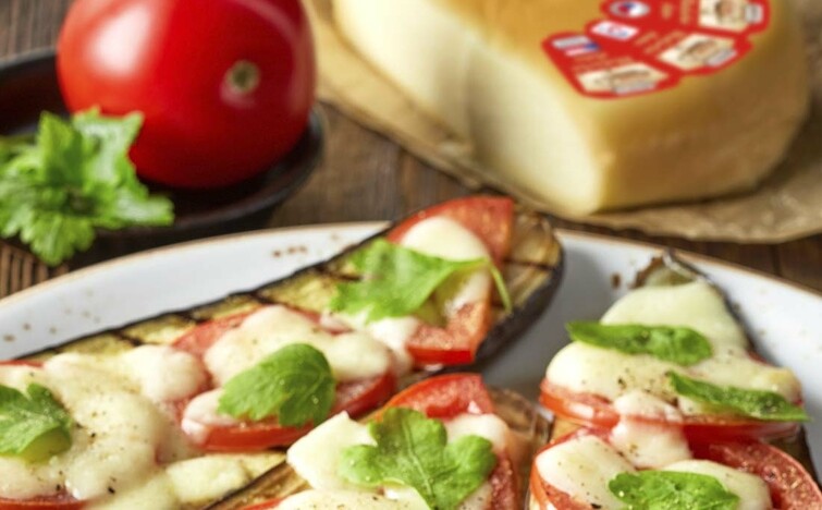 Zapečený lilek s rajčaty a Blaťáckým zlatem